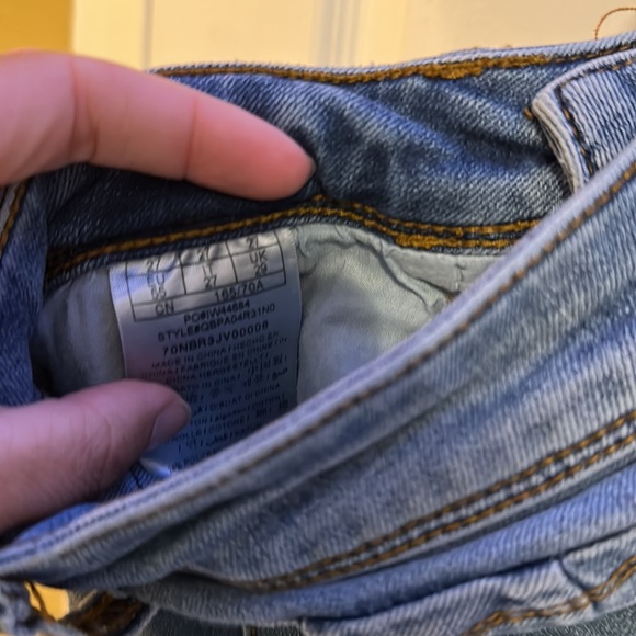 Guess jean with no rips blue. - Picture 5 of 7